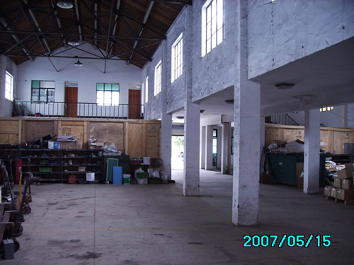 闵行区沪闵路北松公路口独门独院2200平米单层标准厂房出租