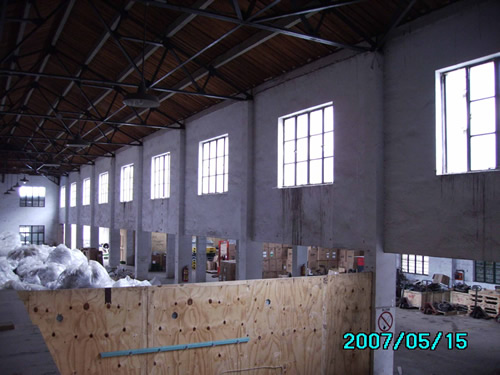 闵行区沪闵路北松公路口独门独院2200平米单层标准厂房出租