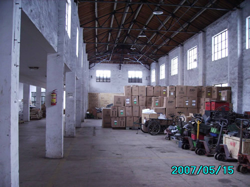 闵行区沪闵路北松公路口独门独院2200平米单层标准厂房出租