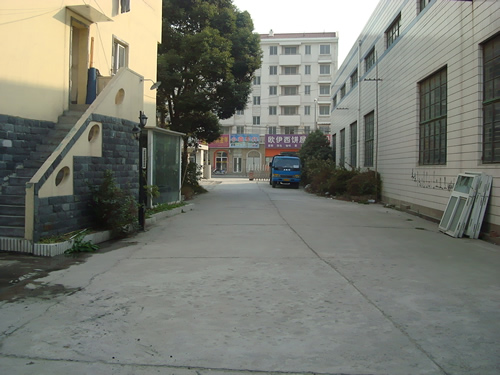 徐汇龙吴路640平方临时单层小厂房出租