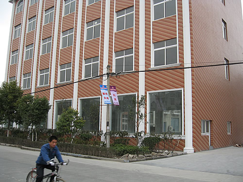松江九亭盛龙路金汇商业街路口11000平方花园式标准全新厂房招租/可分割