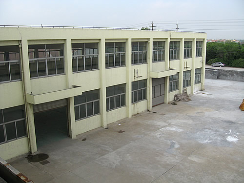 松江區(qū)佘北公路2399號近滬青平公路3500平米單層標(biāo)準(zhǔn)廠房出租